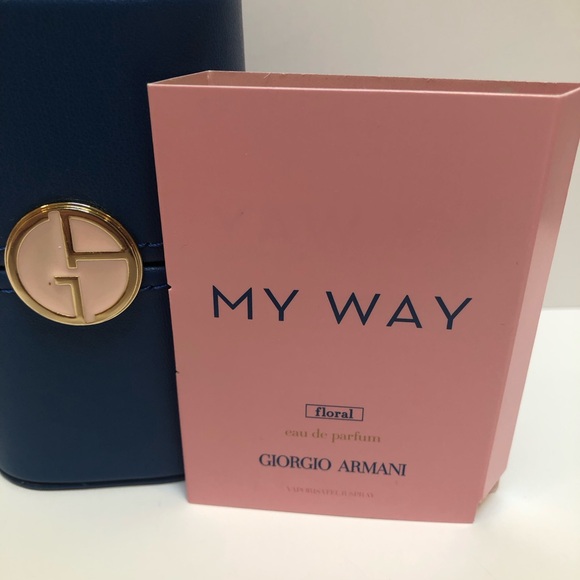 Giorgio Armani Small Box 🌸Beauty Gift with Purchase🌸NWOT - Picture 2 of 11